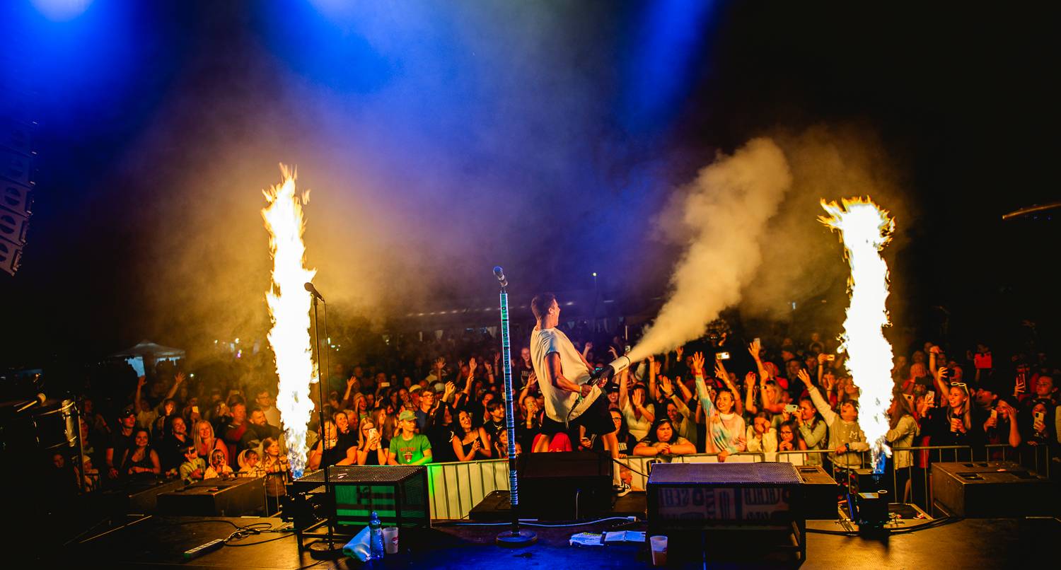 Druhý den Sjezdu Lhot a Lehot: Sebastian si přivezl ohně, bavili i Fleret, Reflexy a Křídla