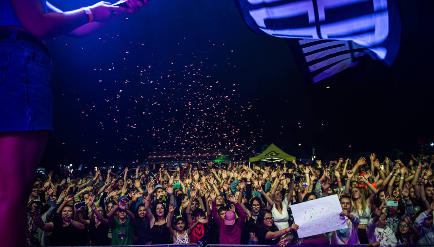 Druhý den Sjezdu Lhot a Lehot: Sebastian si přivezl ohně, bavili i Fleret, Reflexy a Křídla