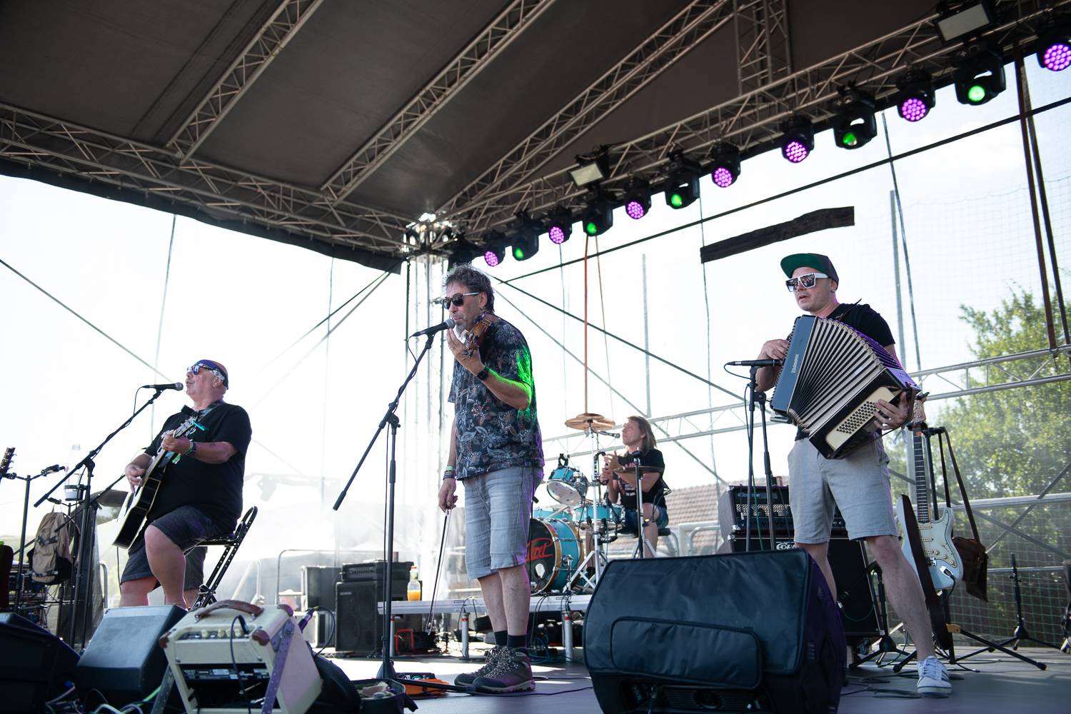 Druhý den Sjezdu Lhot a Lehot: Sebastian si přivezl ohně, bavili i Fleret, Reflexy a Křídla