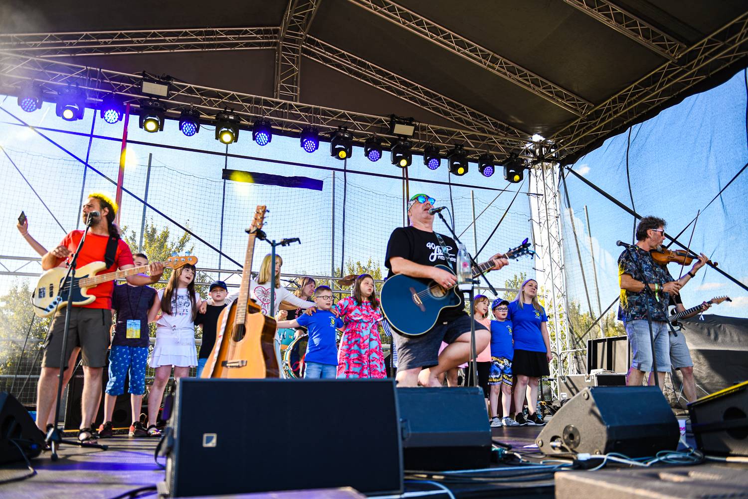 Druhý den Sjezdu Lhot a Lehot: Sebastian si přivezl ohně, bavili i Fleret, Reflexy a Křídla