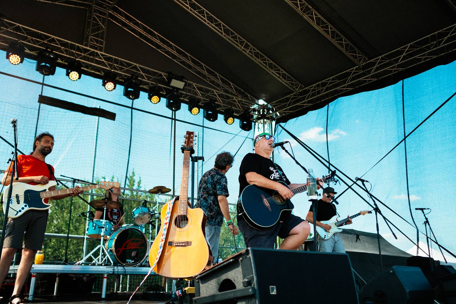 Druhý den Sjezdu Lhot a Lehot: Sebastian si přivezl ohně, bavili i Fleret, Reflexy a Křídla