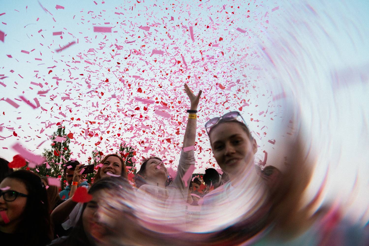 Druhý den Sjezdu Lhot a Lehot: Sebastian si přivezl ohně, bavili i Fleret, Reflexy a Křídla