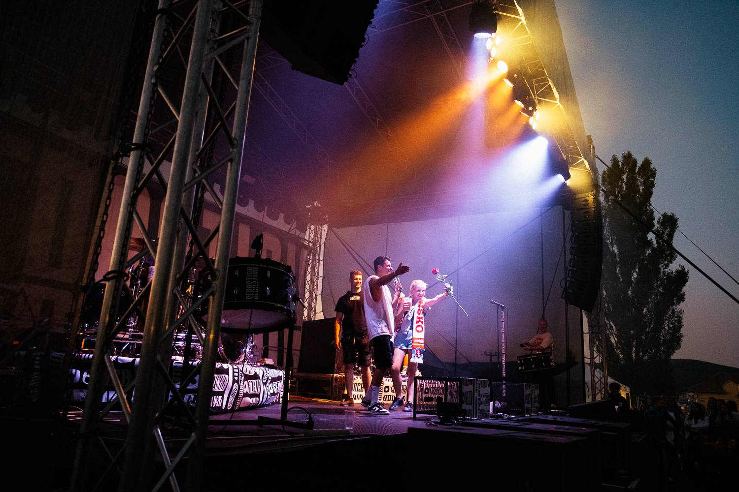 Druhý den Sjezdu Lhot a Lehot: Sebastian si přivezl ohně, bavili i Fleret, Reflexy a Křídla