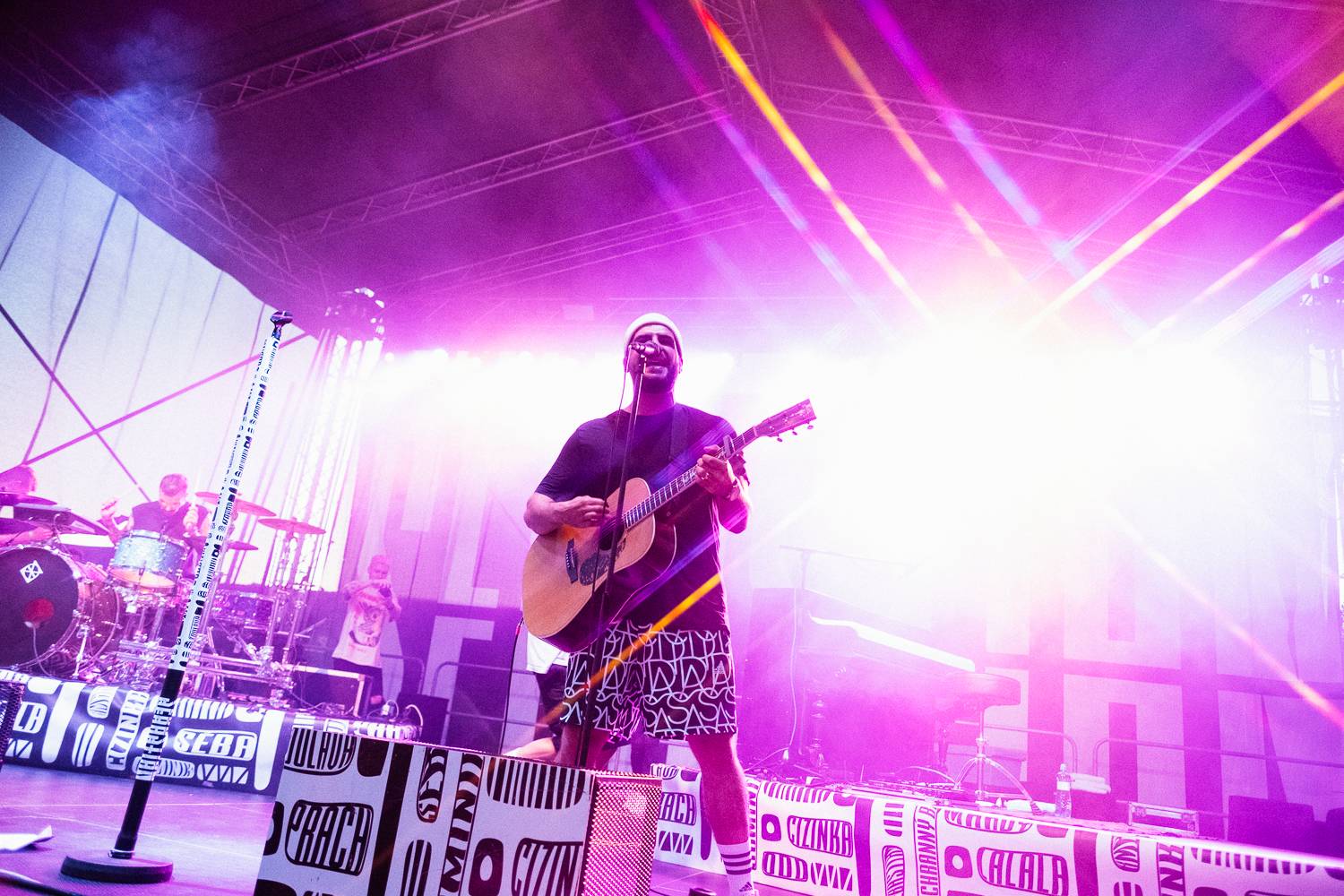 Druhý den Sjezdu Lhot a Lehot: Sebastian si přivezl ohně, bavili i Fleret, Reflexy a Křídla