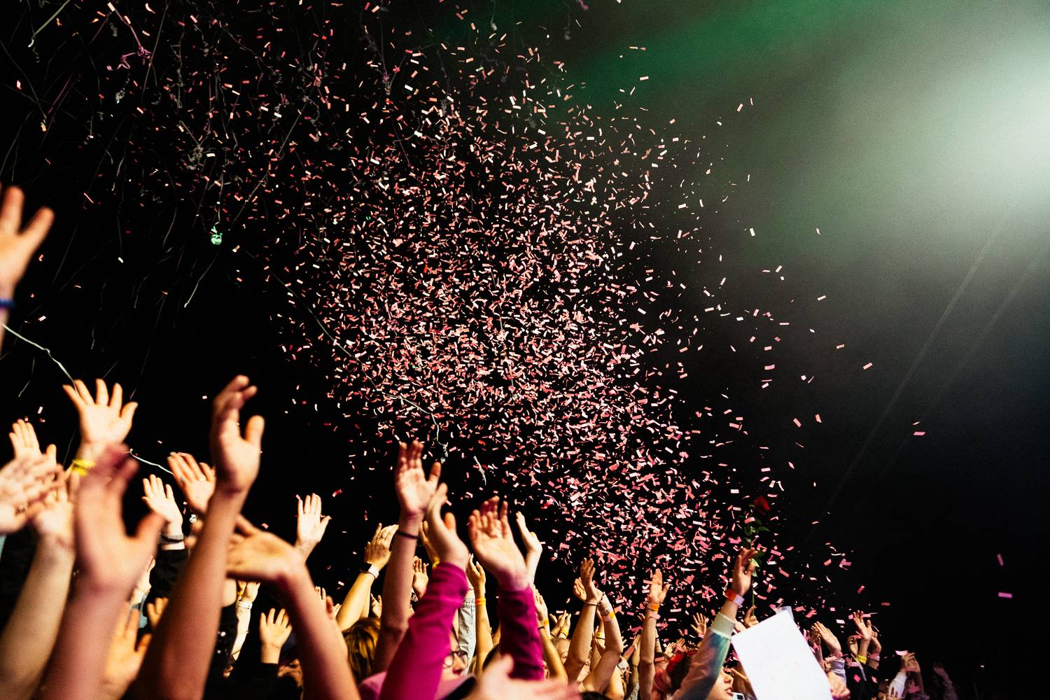 Druhý den Sjezdu Lhot a Lehot: Sebastian si přivezl ohně, bavili i Fleret, Reflexy a Křídla