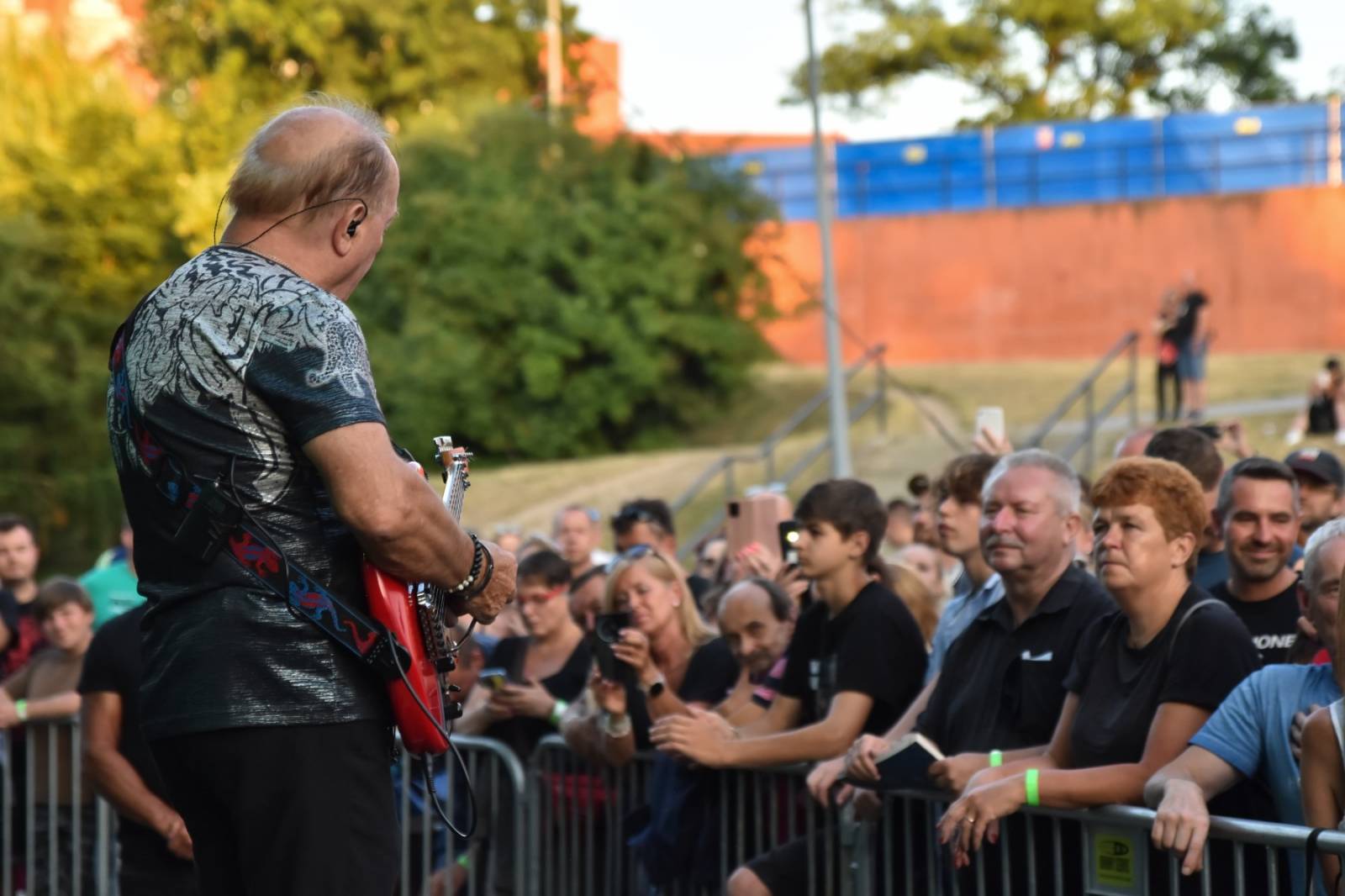 Olympic a jeho vlak, co nikdy nestaví, dorazil do Plzně. Za Plazou odehrál své největší hity