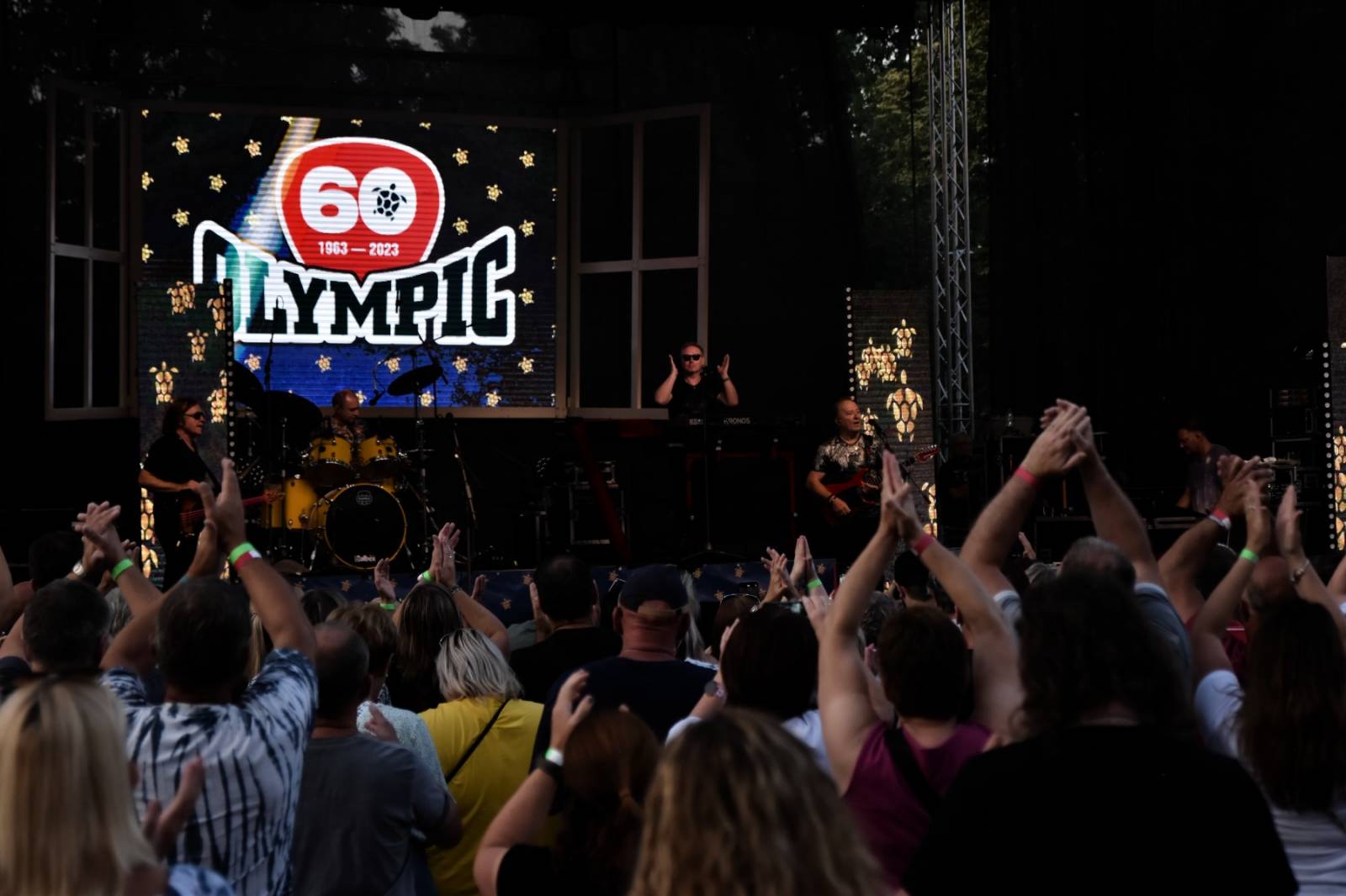 Olympic a jeho vlak, co nikdy nestaví, dorazil do Plzně. Za Plazou odehrál své největší hity