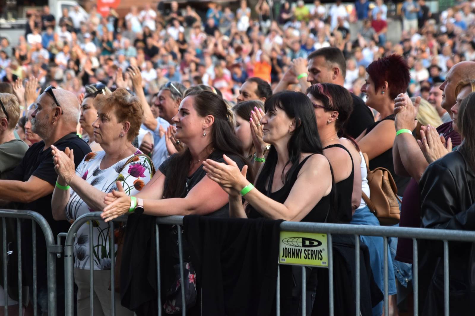 Olympic a jeho vlak, co nikdy nestaví, dorazil do Plzně. Za Plazou odehrál své největší hity