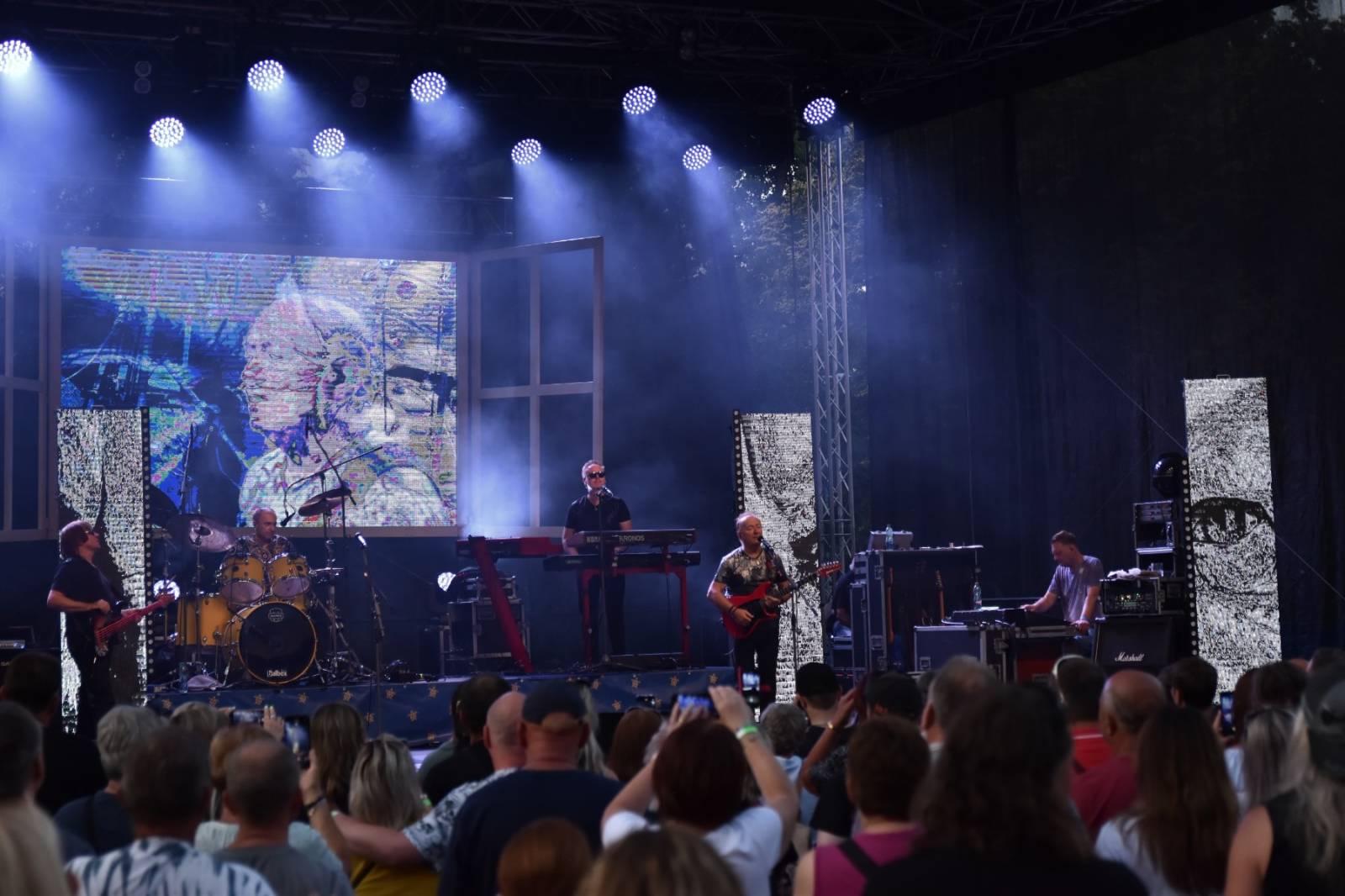 Olympic a jeho vlak, co nikdy nestaví, dorazil do Plzně. Za Plazou odehrál své největší hity