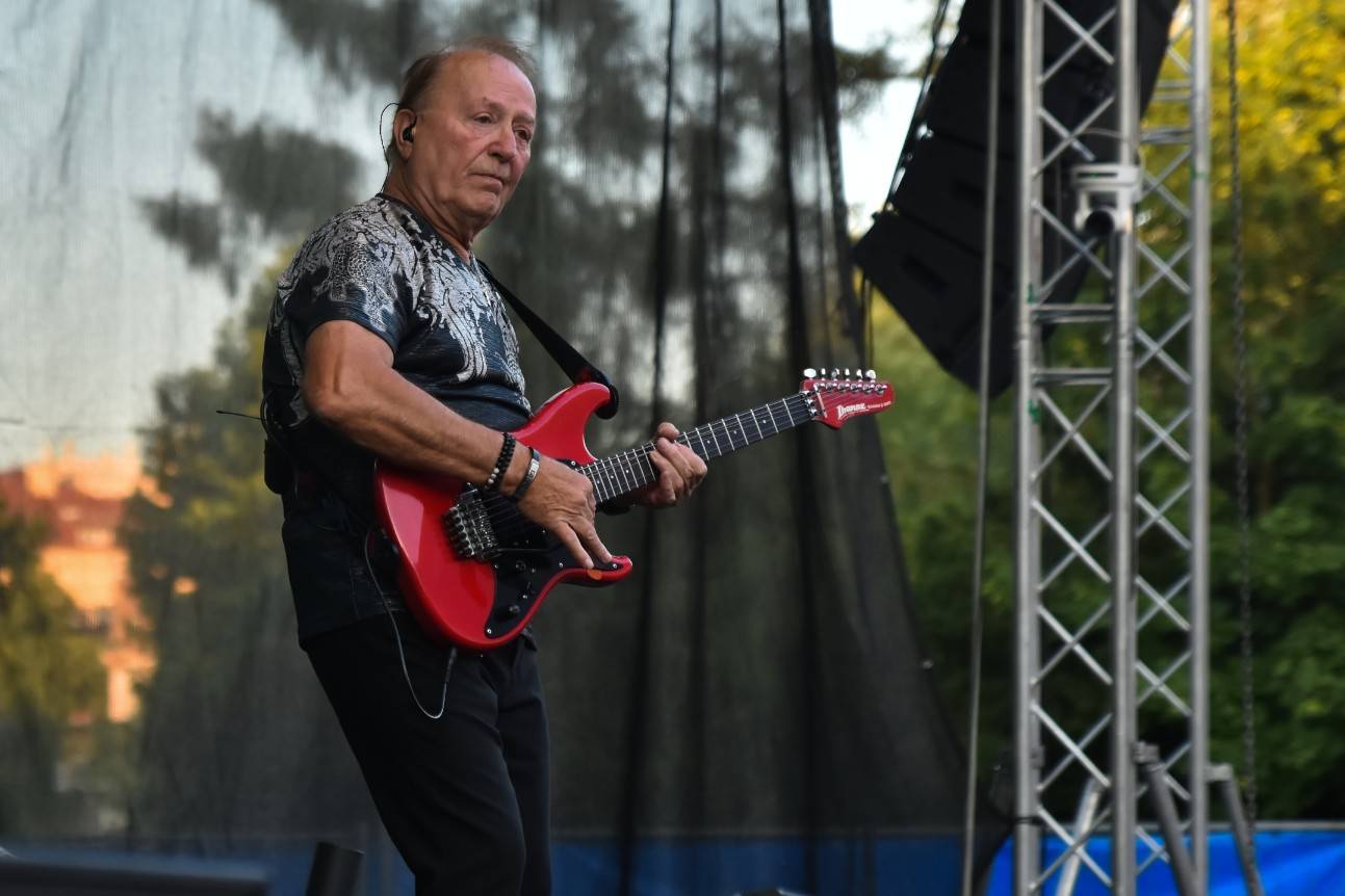 Olympic a jeho vlak, co nikdy nestaví, dorazil do Plzně. Za Plazou odehrál své největší hity