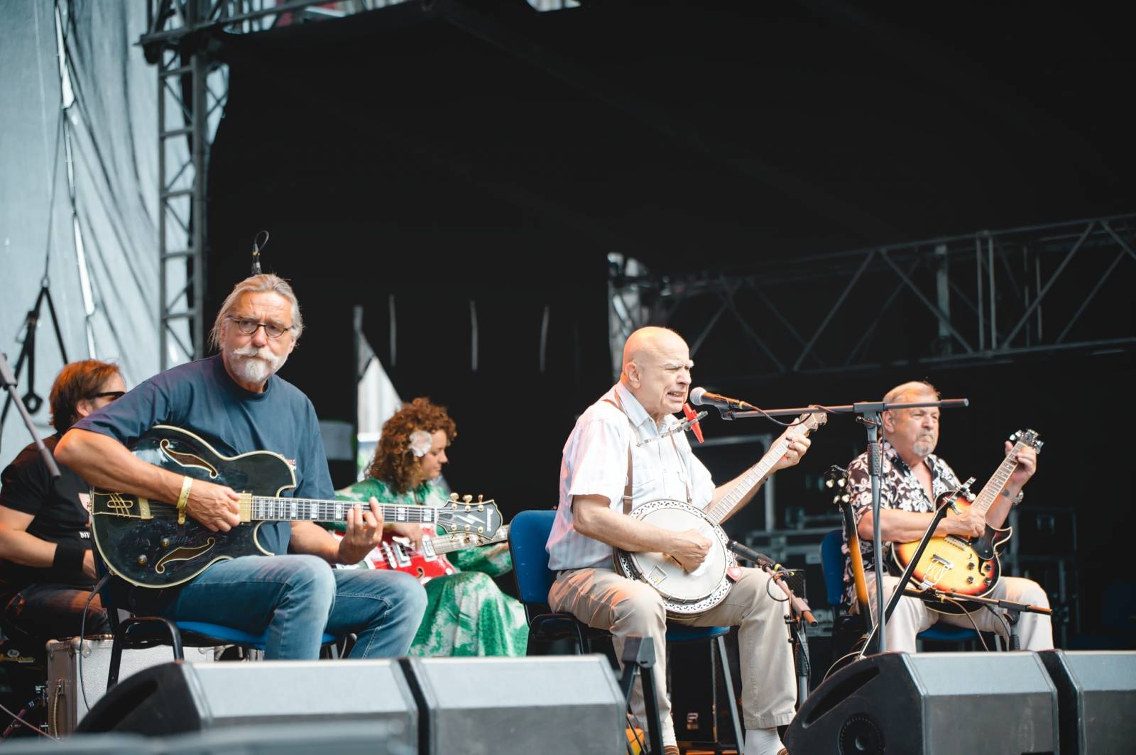Na Vysočina festu se o zábavu staral Ivan Mládek, největší show obstarali Rybičky 48 a Mirai