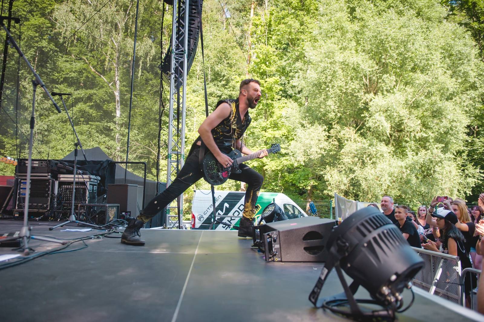 Na Vysočina festu se o zábavu staral Ivan Mládek, největší show obstarali Rybičky 48 a Mirai