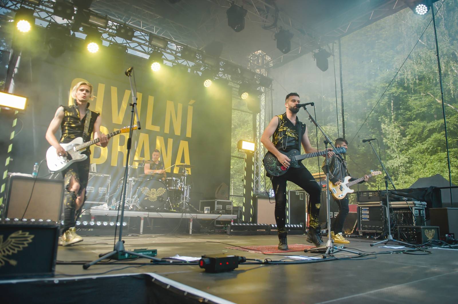 Na Vysočina festu se o zábavu staral Ivan Mládek, největší show obstarali Rybičky 48 a Mirai