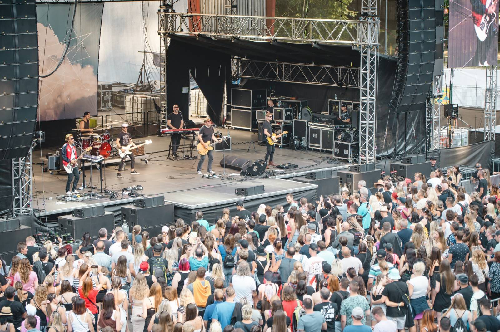 Na Vysočina festu se o zábavu staral Ivan Mládek, největší show obstarali Rybičky 48 a Mirai