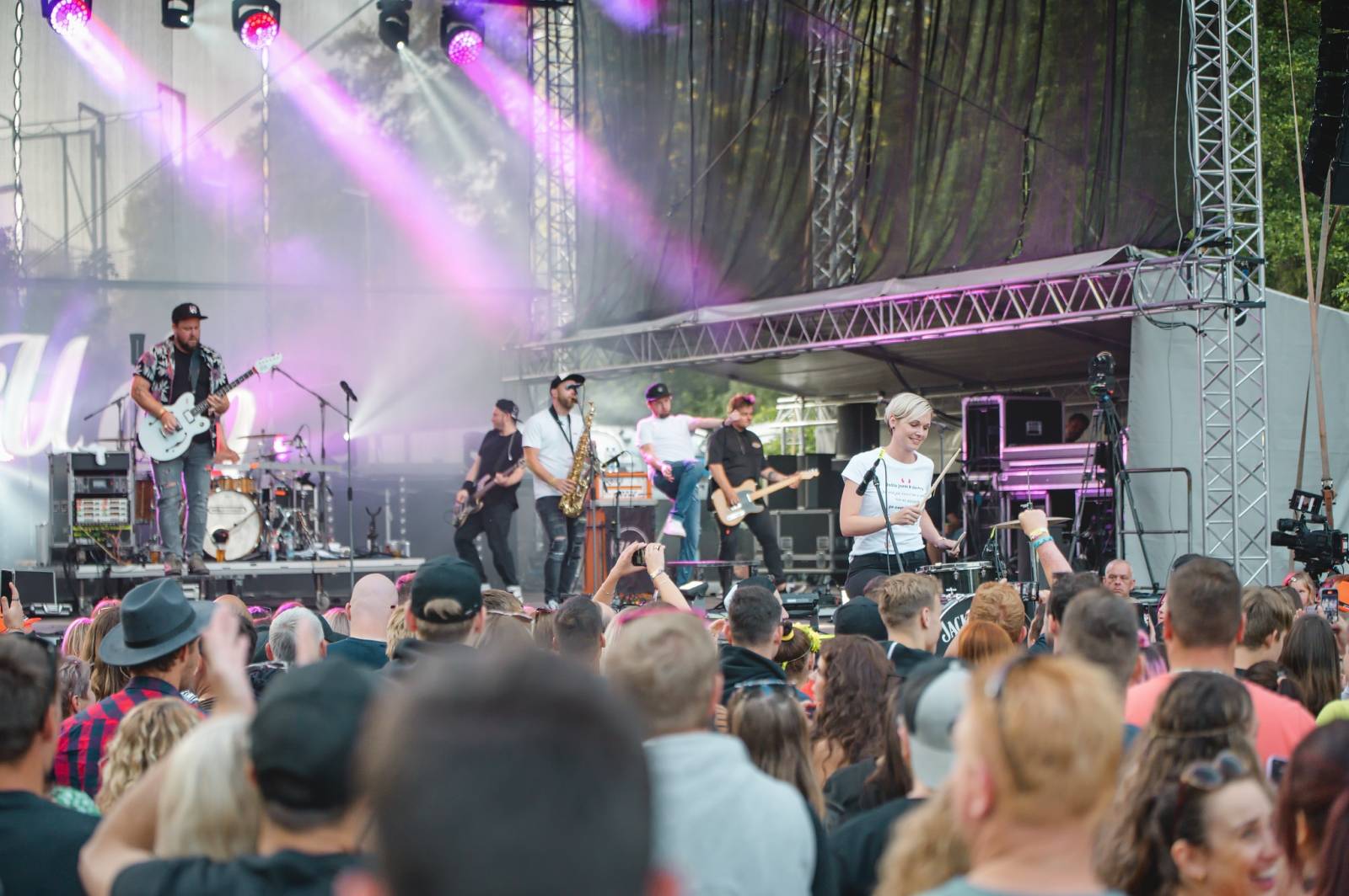 Na Vysočina festu se o zábavu staral Ivan Mládek, největší show obstarali Rybičky 48 a Mirai