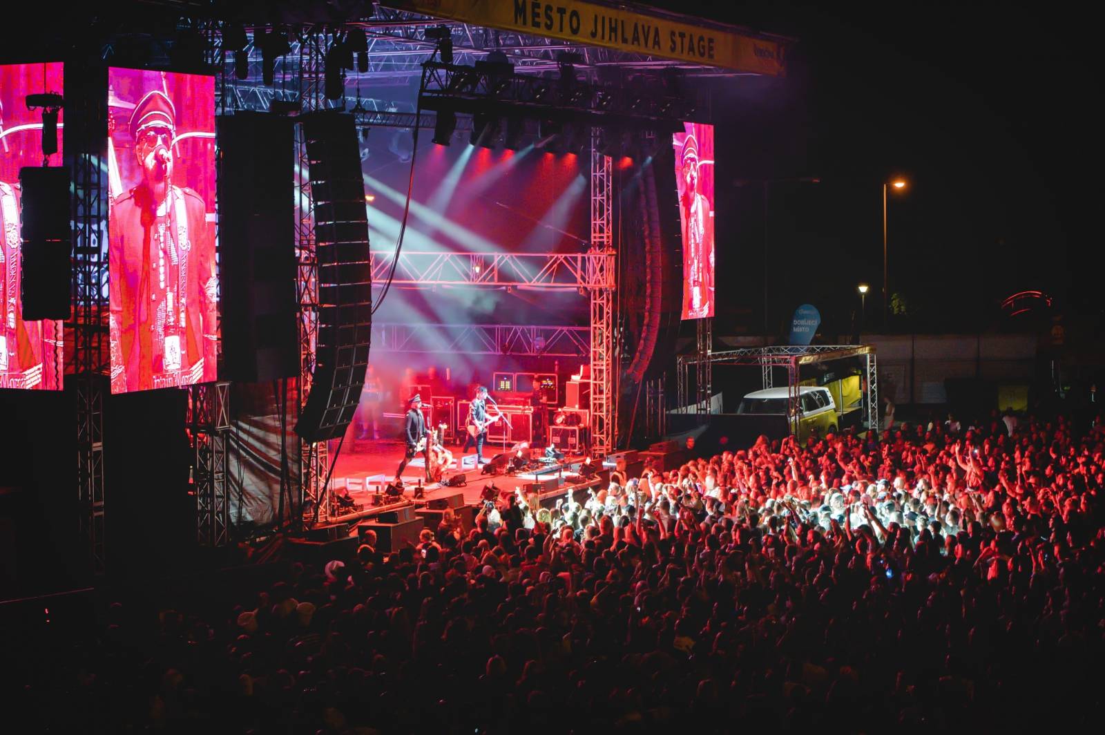 Na Vysočina festu se o zábavu staral Ivan Mládek, největší show obstarali Rybičky 48 a Mirai