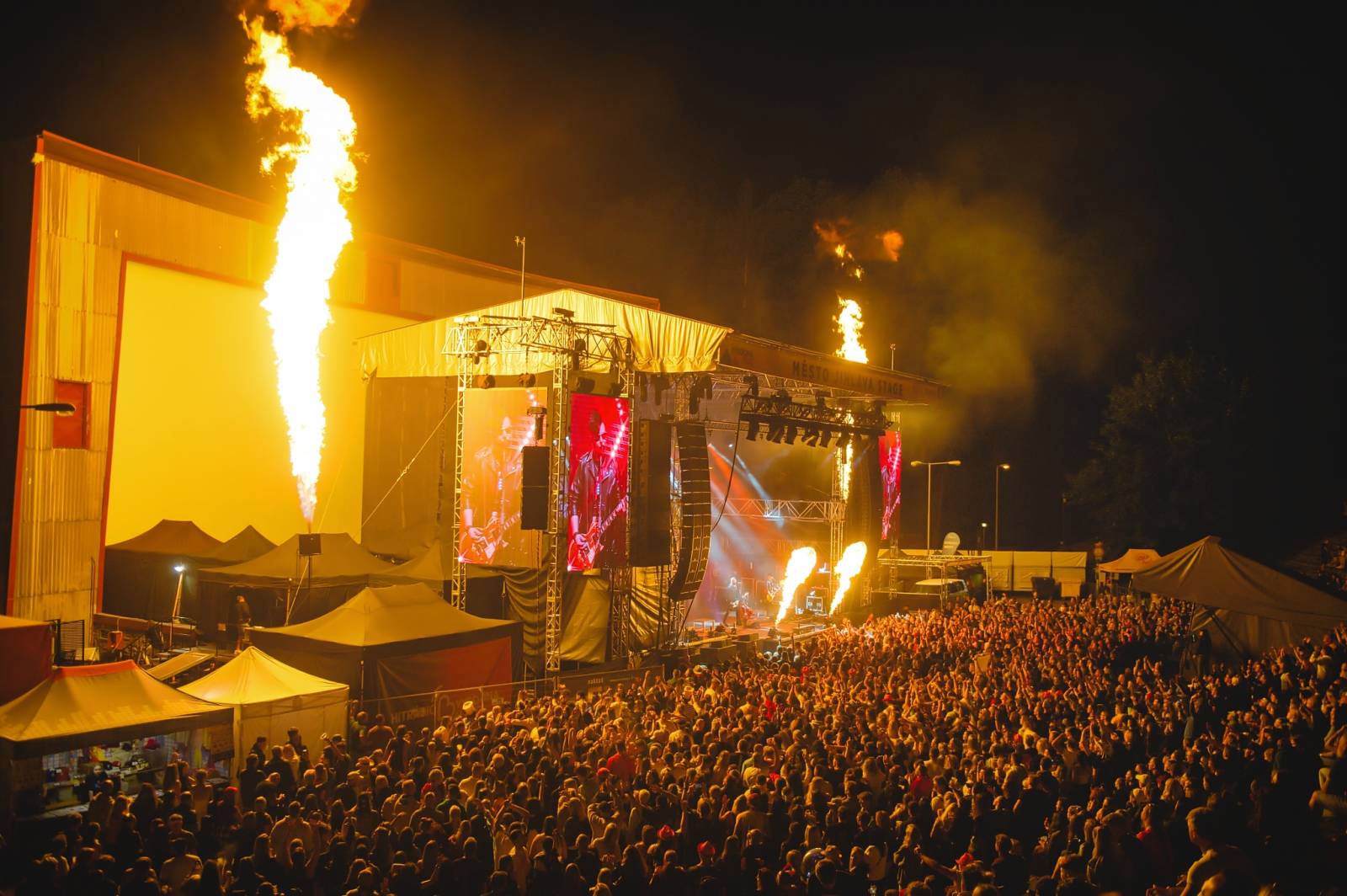 Na Vysočina festu se o zábavu staral Ivan Mládek, největší show obstarali Rybičky 48 a Mirai