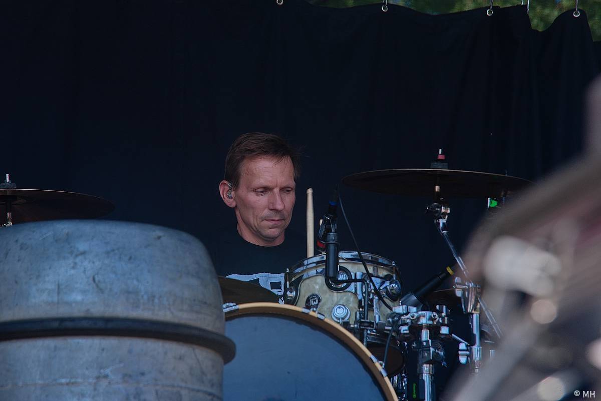 Pekelný ostrov Holýšov: Pod kotlem přikládali Dymytry, Traktor i Tři Sestry