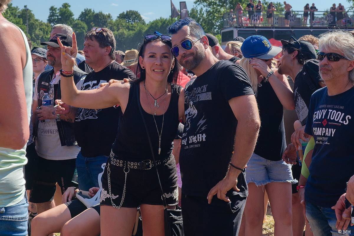 Pekelný ostrov Holýšov: Pod kotlem přikládali Dymytry, Traktor i Tři Sestry