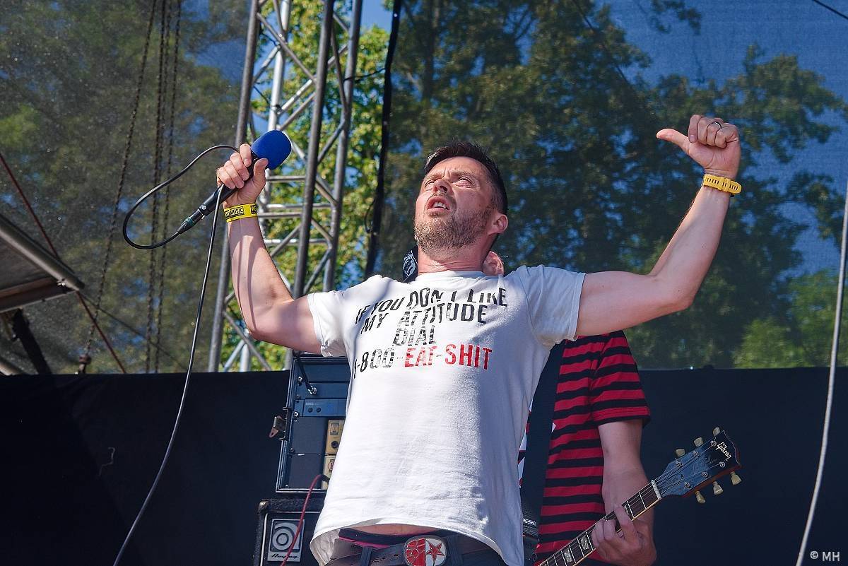 Pekelný ostrov Holýšov: Pod kotlem přikládali Dymytry, Traktor i Tři Sestry