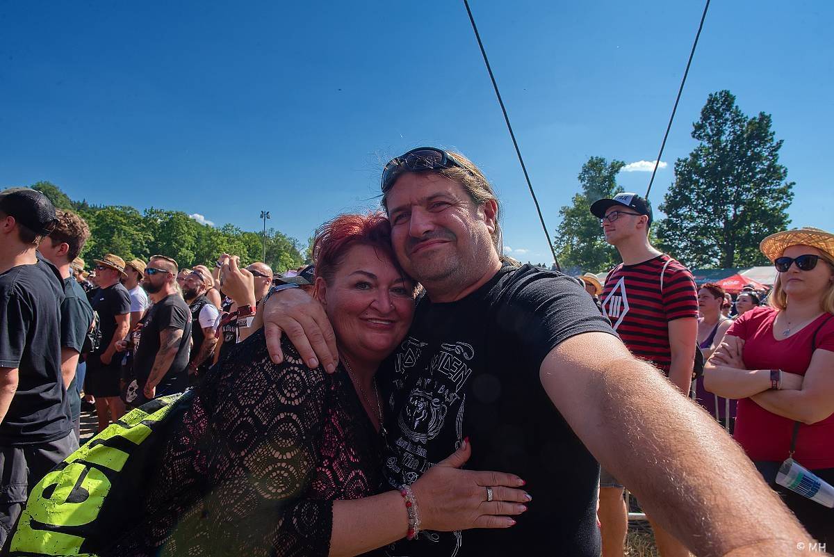 Pekelný ostrov Holýšov: Pod kotlem přikládali Dymytry, Traktor i Tři Sestry