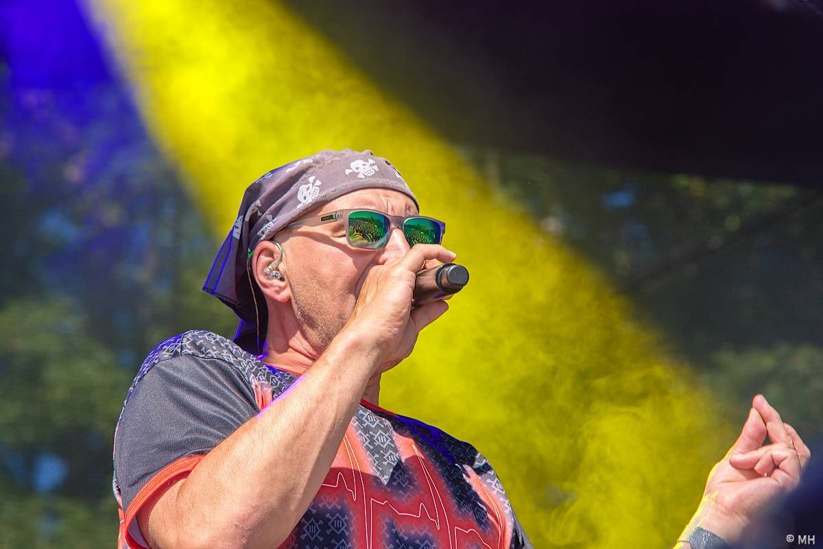 Pekelný ostrov Holýšov: Pod kotlem přikládali Dymytry, Traktor i Tři Sestry