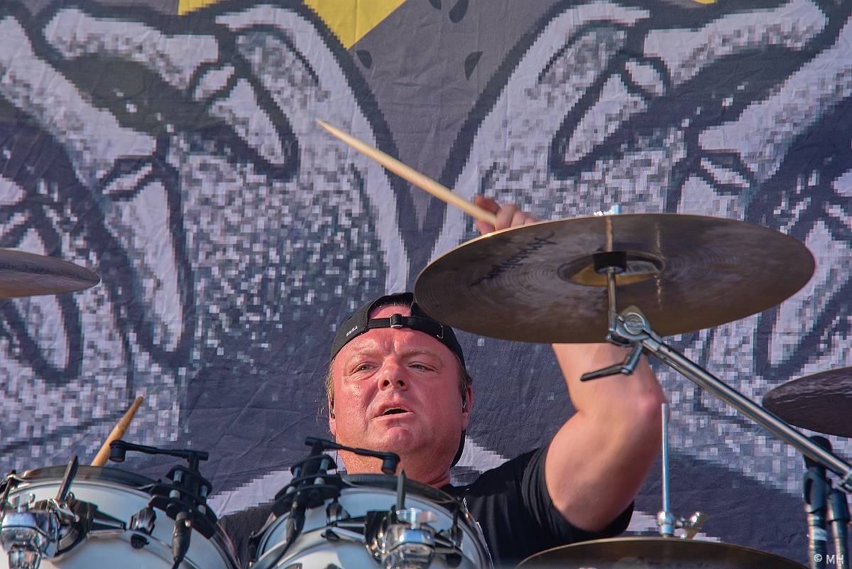 Pekelný ostrov Holýšov: Pod kotlem přikládali Dymytry, Traktor i Tři Sestry