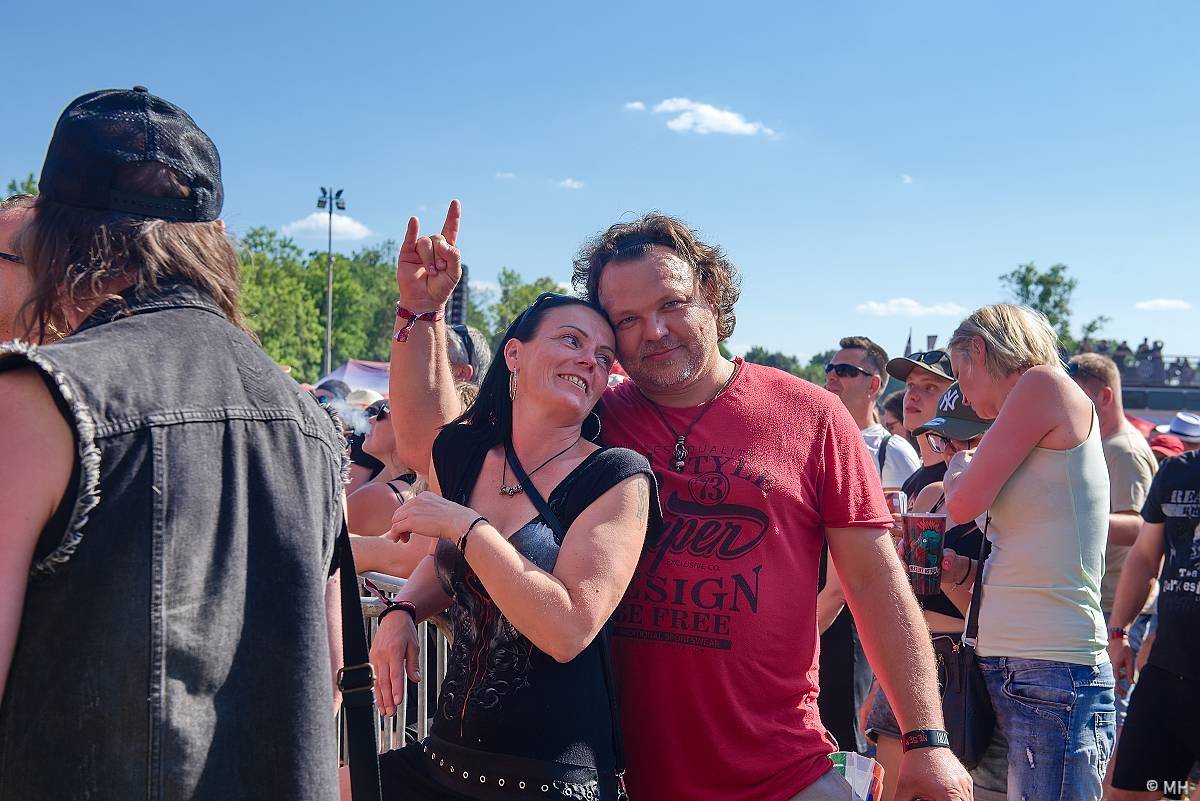 Pekelný ostrov Holýšov: Pod kotlem přikládali Dymytry, Traktor i Tři Sestry