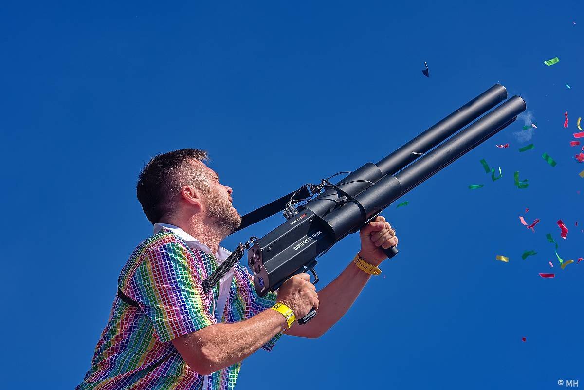 Pekelný ostrov Holýšov: Pod kotlem přikládali Dymytry, Traktor i Tři Sestry