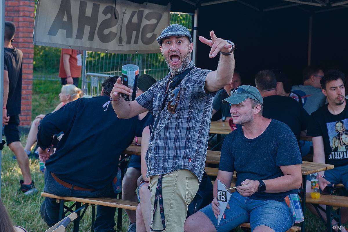 Pekelný ostrov Holýšov: Pod kotlem přikládali Dymytry, Traktor i Tři Sestry