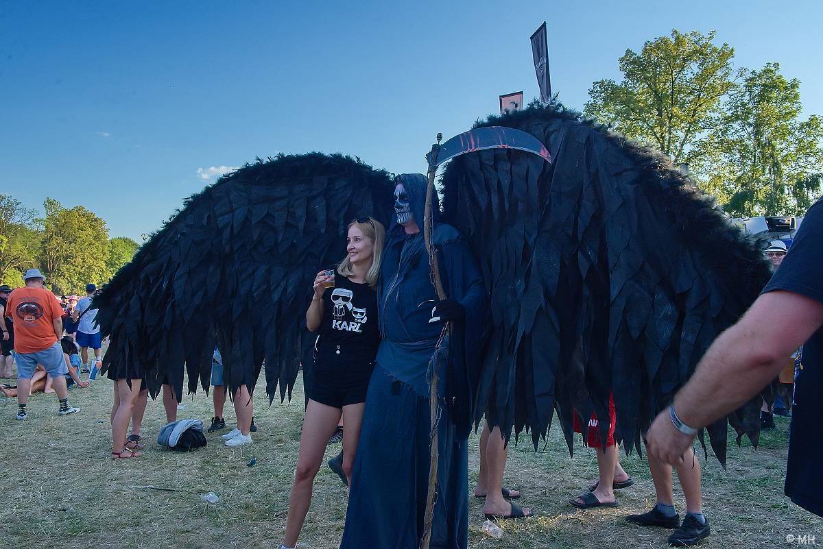 Pekelný ostrov Holýšov: Pod kotlem přikládali Dymytry, Traktor i Tři Sestry