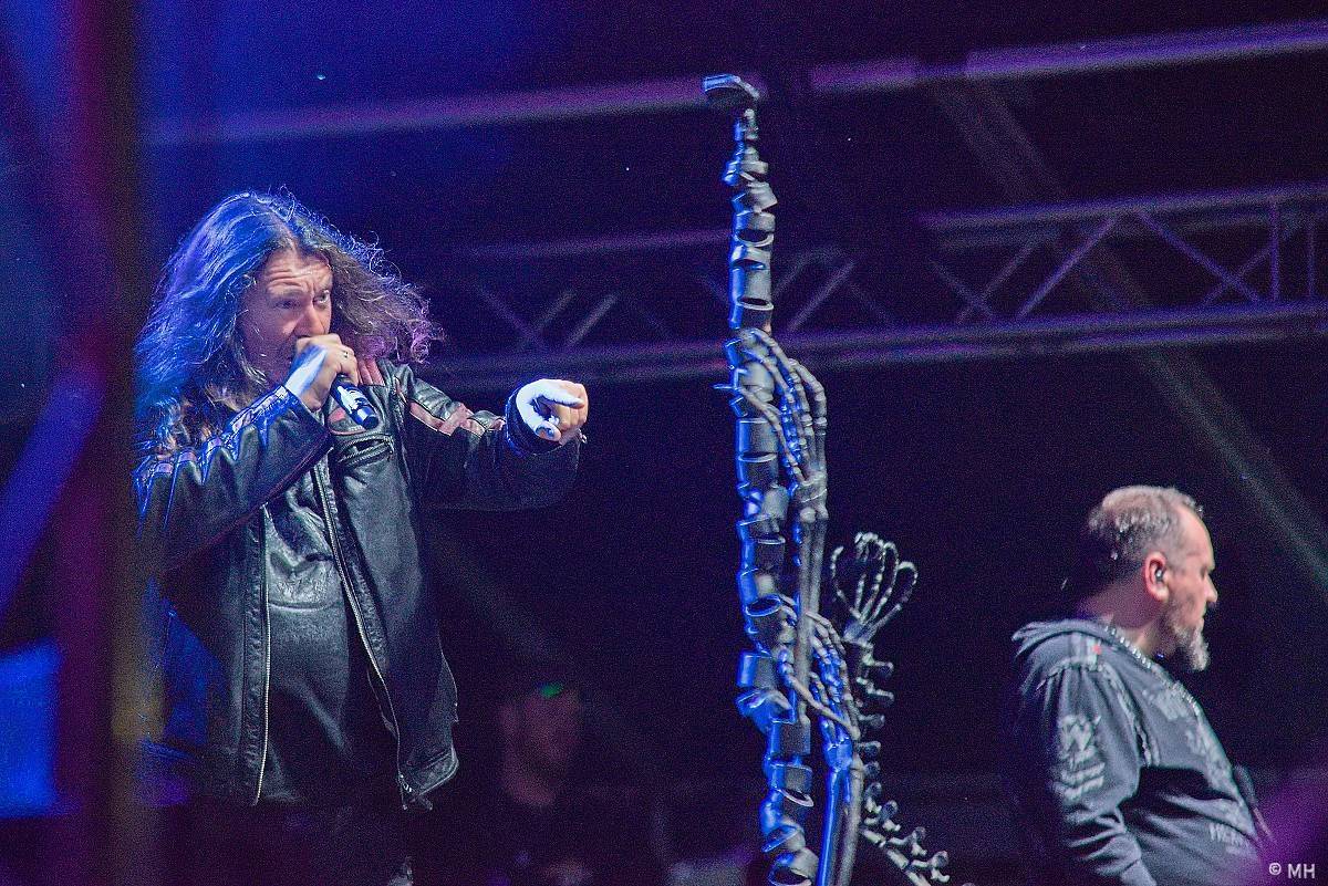 Pekelný ostrov Holýšov: Pod kotlem přikládali Dymytry, Traktor i Tři Sestry