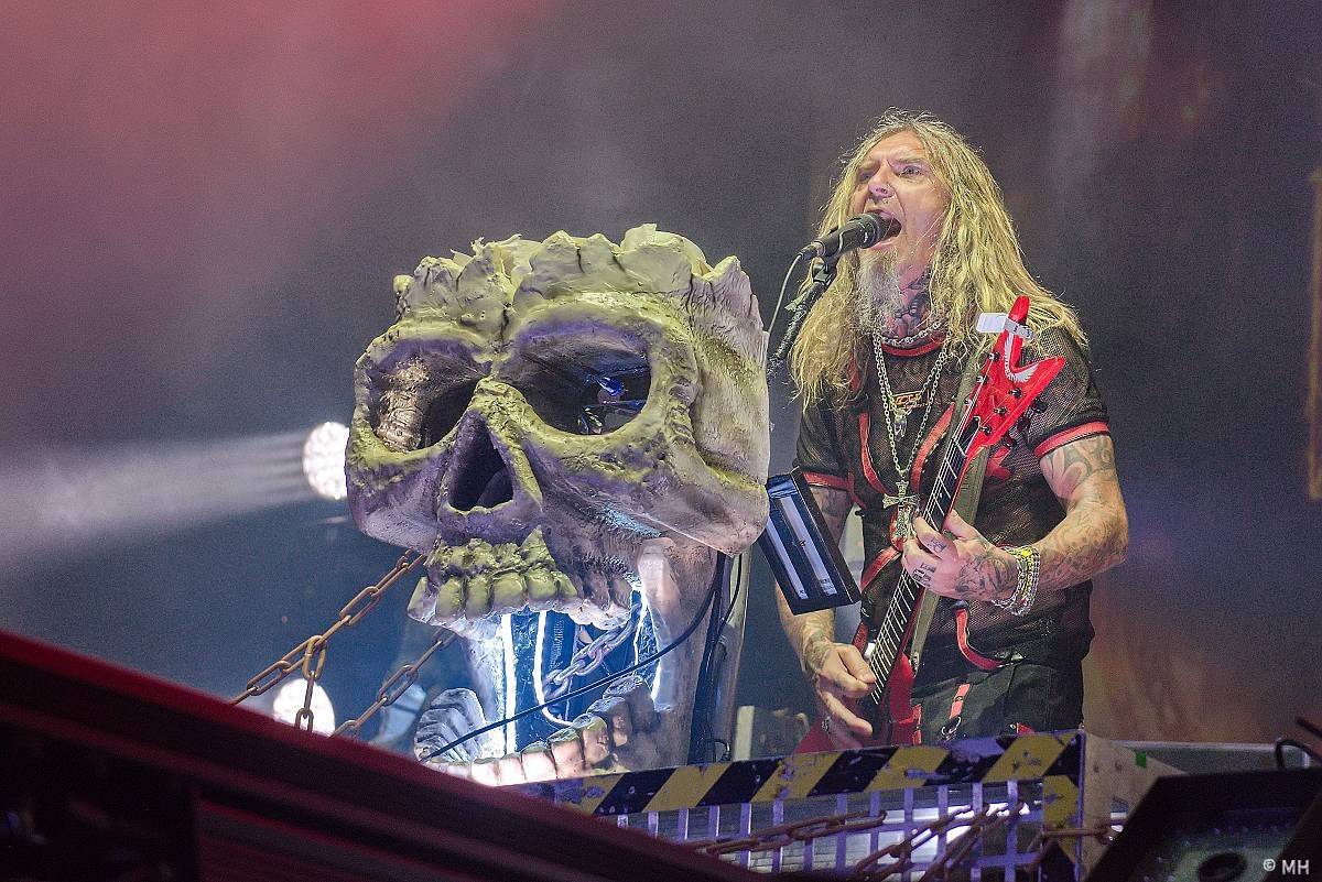 Pekelný ostrov Holýšov: Pod kotlem přikládali Dymytry, Traktor i Tři Sestry