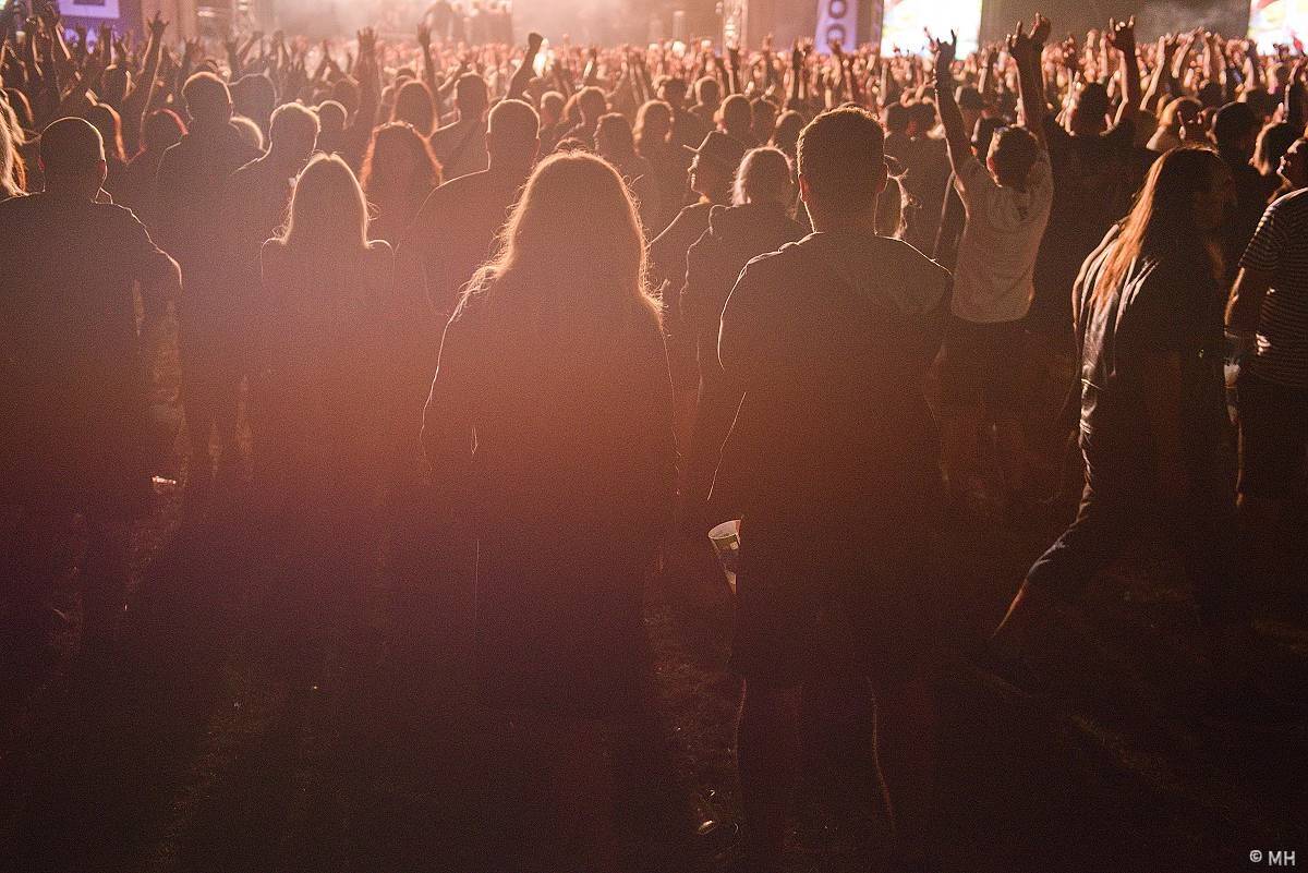 Pekelný ostrov Holýšov: Pod kotlem přikládali Dymytry, Traktor i Tři Sestry