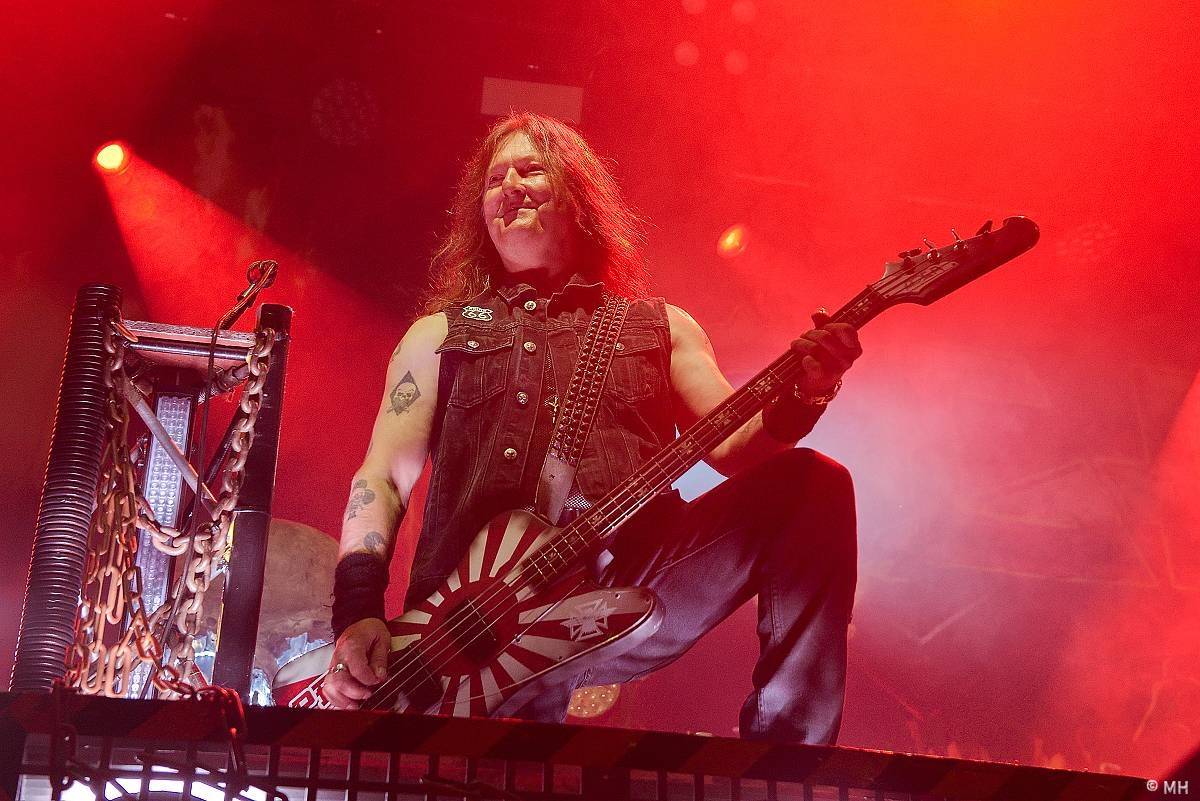 Pekelný ostrov Holýšov: Pod kotlem přikládali Dymytry, Traktor i Tři Sestry