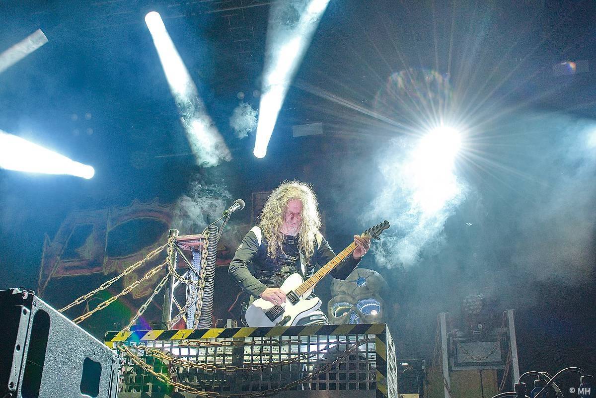 Pekelný ostrov Holýšov: Pod kotlem přikládali Dymytry, Traktor i Tři Sestry