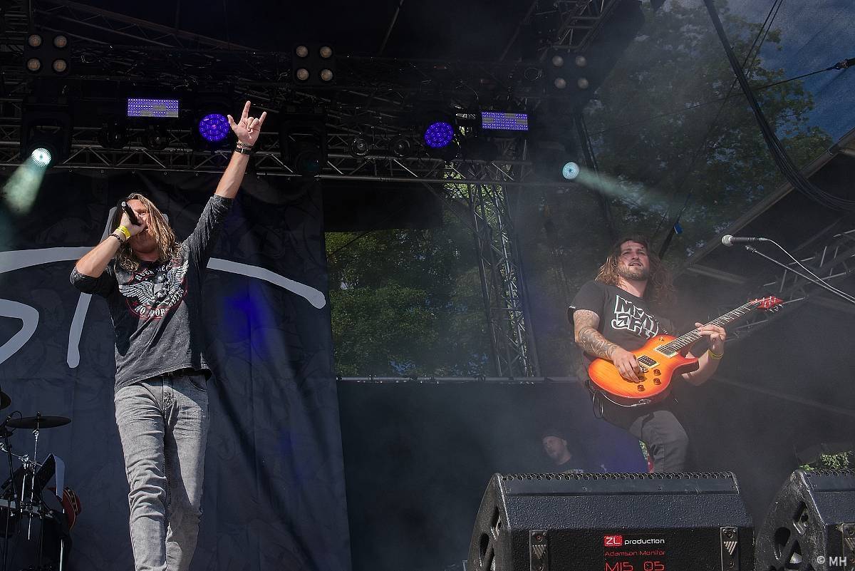 Pekelná sobota v Holýšově: Program završili Kissin' Dynamite, Trautenberk, Harlej i Chinaski