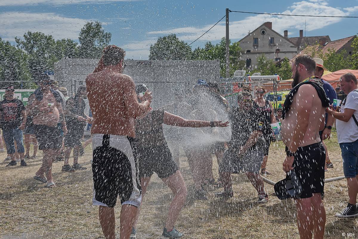 Pekelná sobota v Holýšově: Program završili Kissin' Dynamite, Trautenberk, Harlej i Chinaski