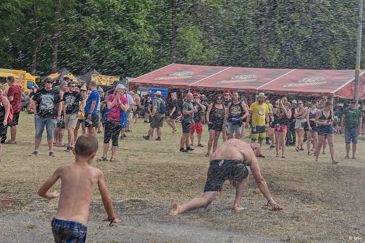 Pekelná sobota v Holýšově: Program završili Kissin' Dynamite, Trautenberk, Harlej i Chinaski