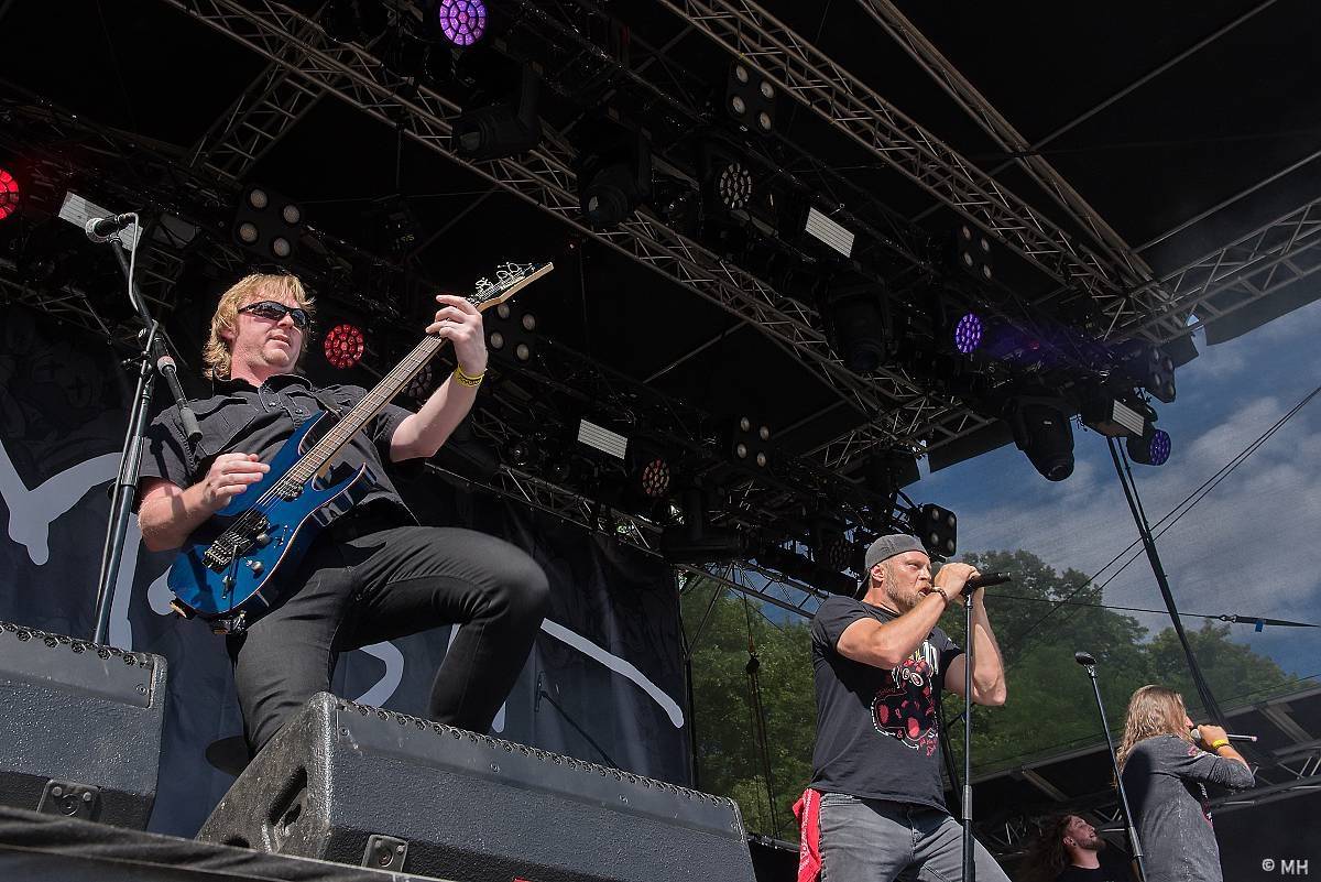 Pekelná sobota v Holýšově: Program završili Kissin' Dynamite, Trautenberk, Harlej i Chinaski