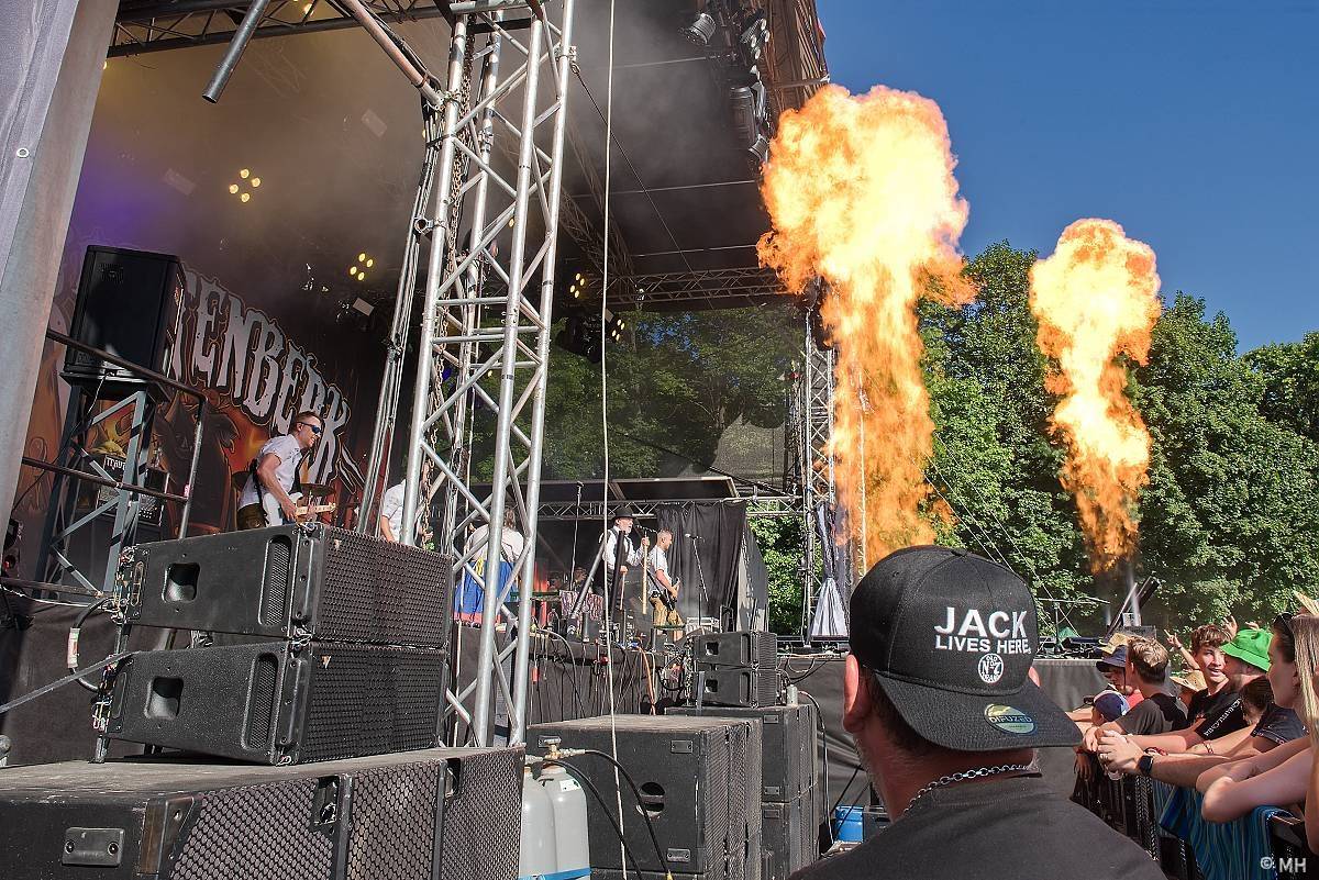 Pekelná sobota v Holýšově: Program završili Kissin' Dynamite, Trautenberk, Harlej i Chinaski