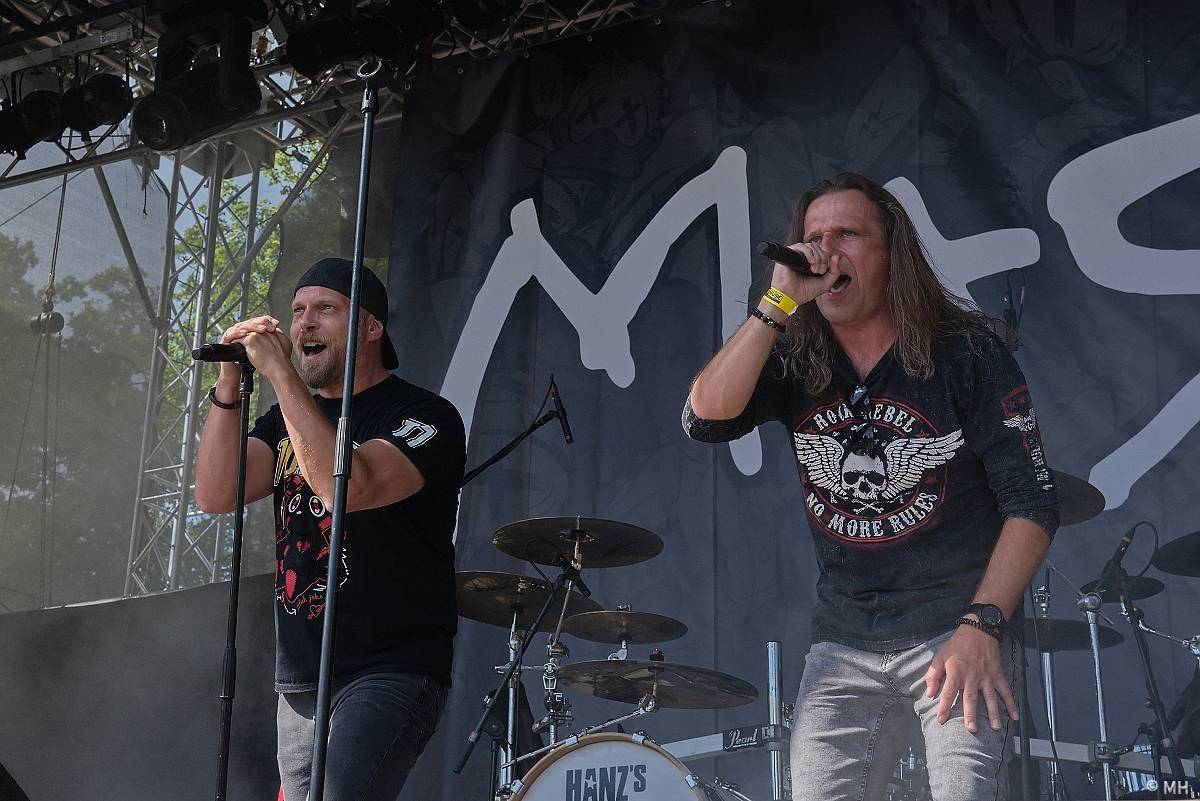 Pekelná sobota v Holýšově: Program završili Kissin' Dynamite, Trautenberk, Harlej i Chinaski