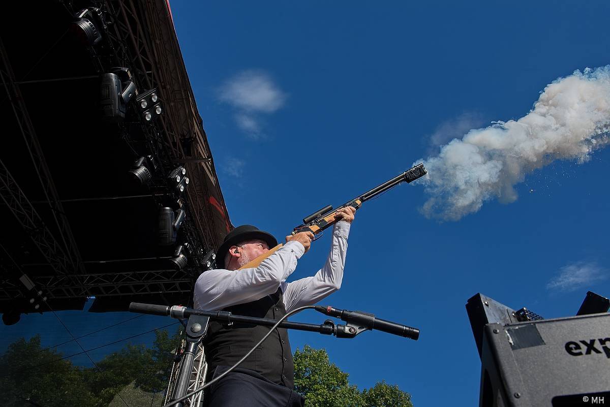 Pekelná sobota v Holýšově: Program završili Kissin' Dynamite, Trautenberk, Harlej i Chinaski
