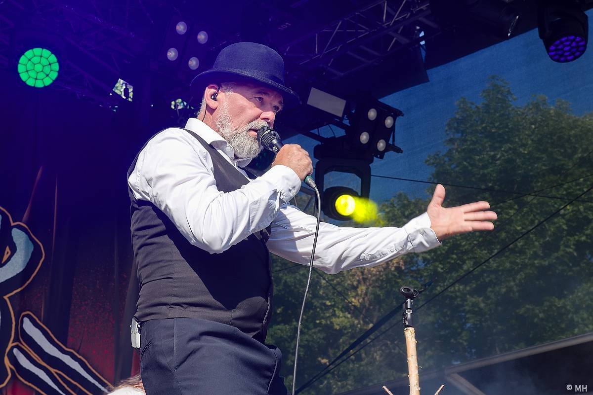 Pekelná sobota v Holýšově: Program završili Kissin' Dynamite, Trautenberk, Harlej i Chinaski