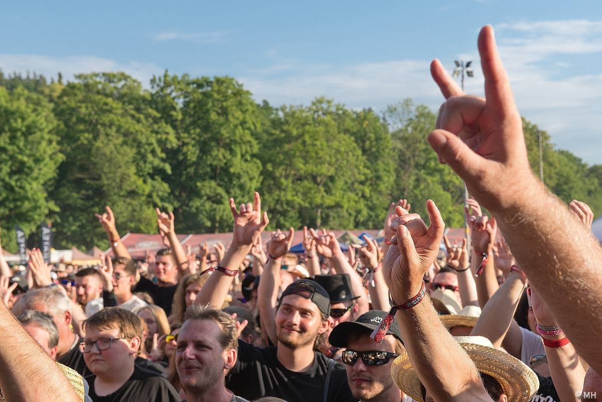 Pekelná sobota v Holýšově: Program završili Kissin' Dynamite, Trautenberk, Harlej i Chinaski