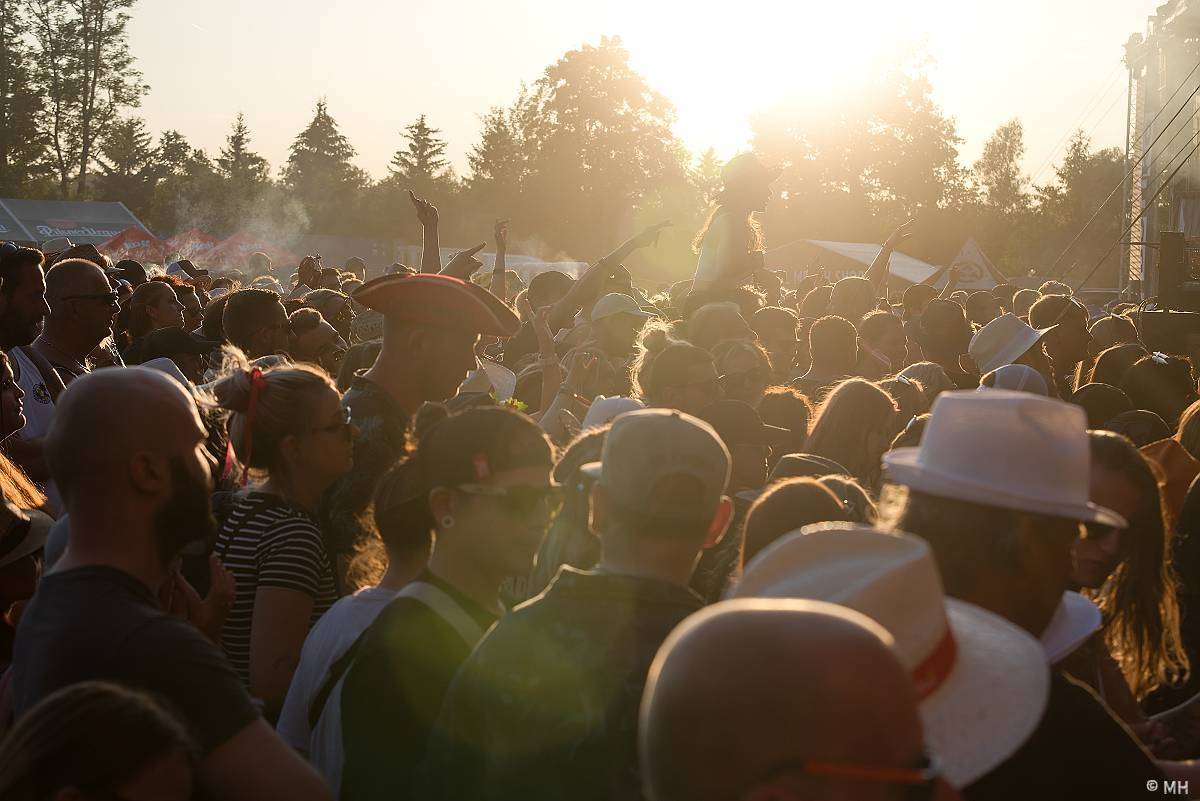 Pekelná sobota v Holýšově: Program završili Kissin' Dynamite, Trautenberk, Harlej i Chinaski