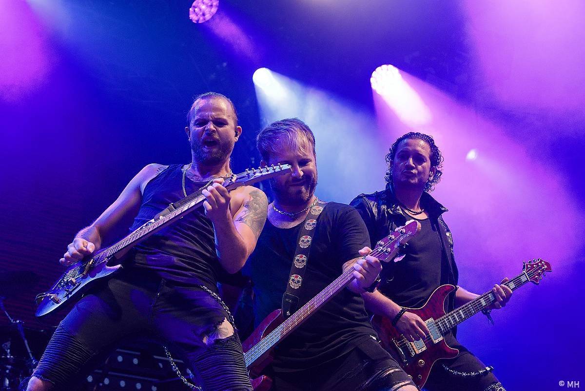 Pekelná sobota v Holýšově: Program završili Kissin' Dynamite, Trautenberk, Harlej i Chinaski