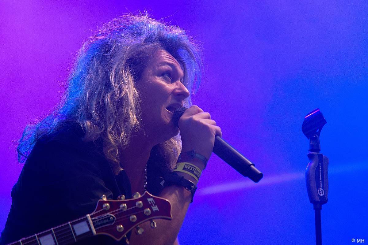 Pekelná sobota v Holýšově: Program završili Kissin' Dynamite, Trautenberk, Harlej i Chinaski