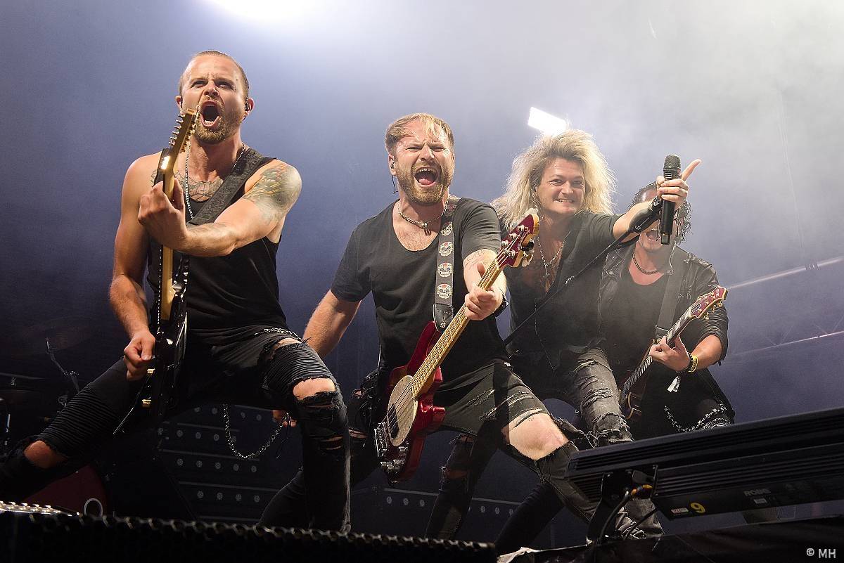 Pekelná sobota v Holýšově: Program završili Kissin' Dynamite, Trautenberk, Harlej i Chinaski