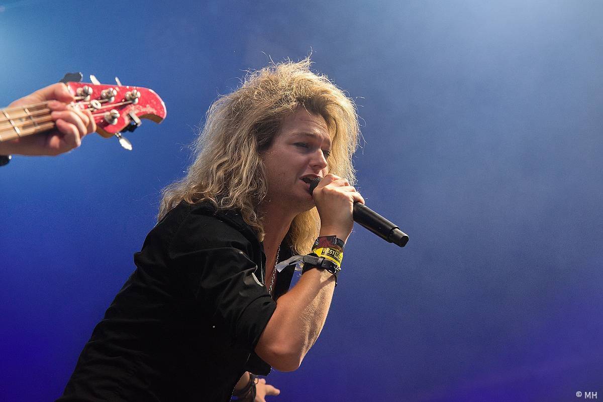 Pekelná sobota v Holýšově: Program završili Kissin' Dynamite, Trautenberk, Harlej i Chinaski